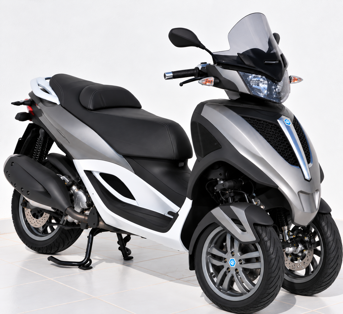Piaggo - MP3 125-300-400-500 équipée d’accessoires ERMAX